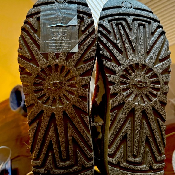 UGG CLASSIC MINI COW PRINT - Picture 3 of 3